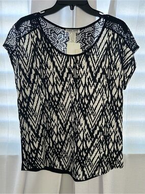 Carol Rose Black & White Lace-Shoulder Printed Top